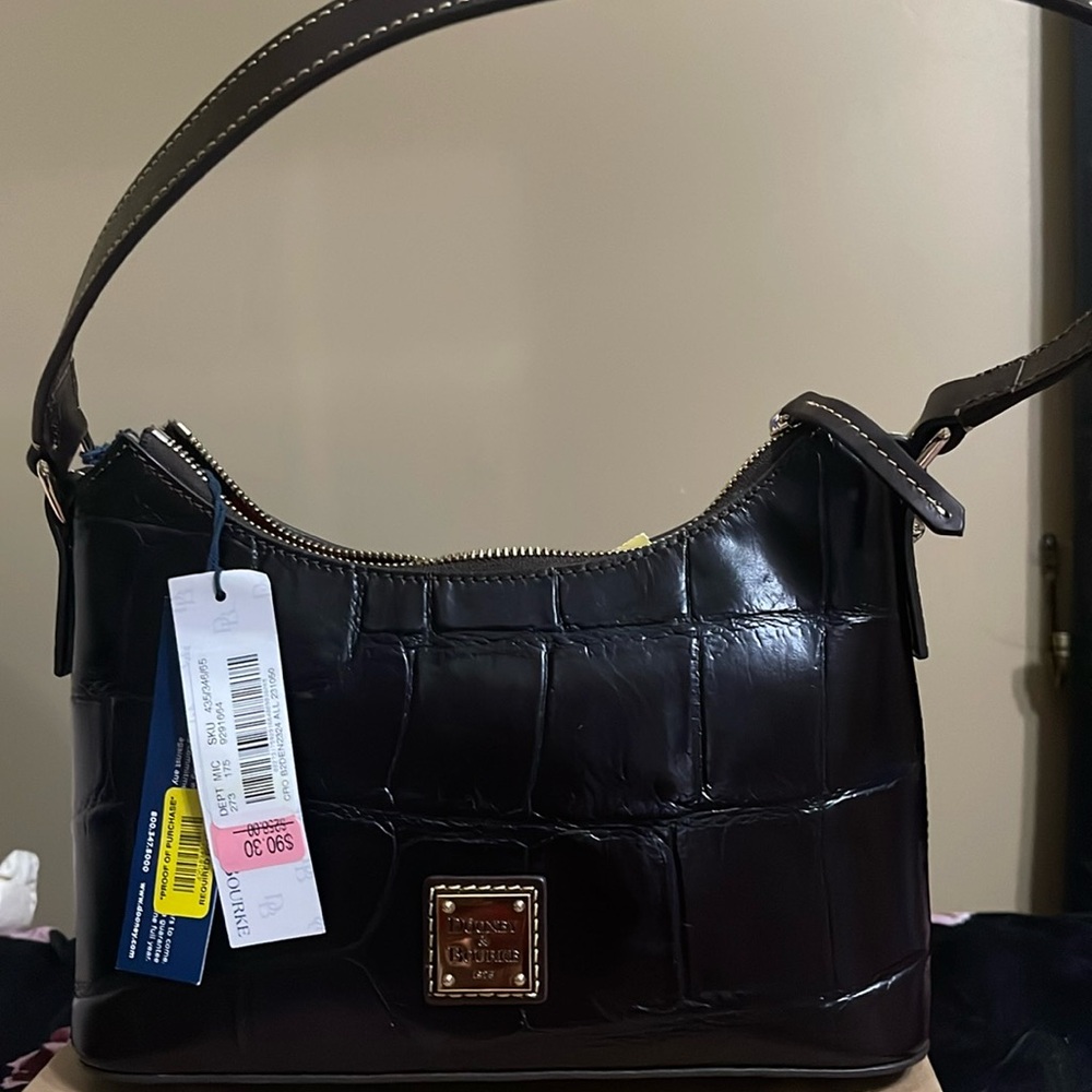 New medium crocodile purse.Great condition in and out.